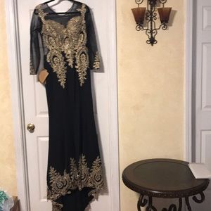 Beautiful elegant dress with train!